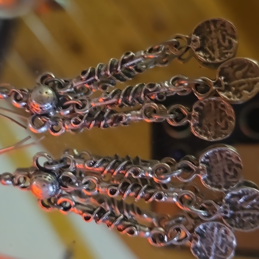 Earings - Picture 2 of 5